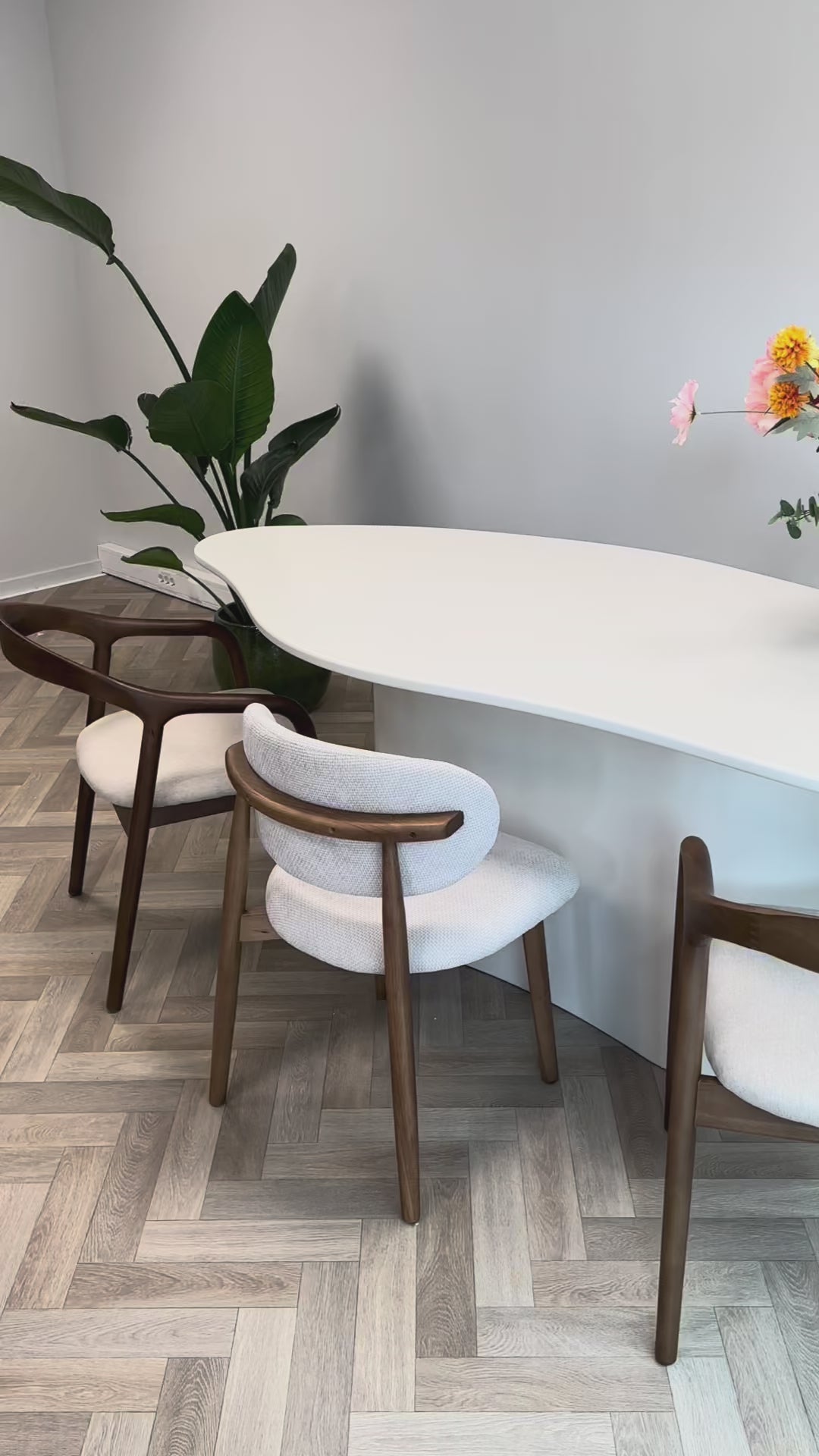 Eettafel Cloudy Organisch - gebroken wit
